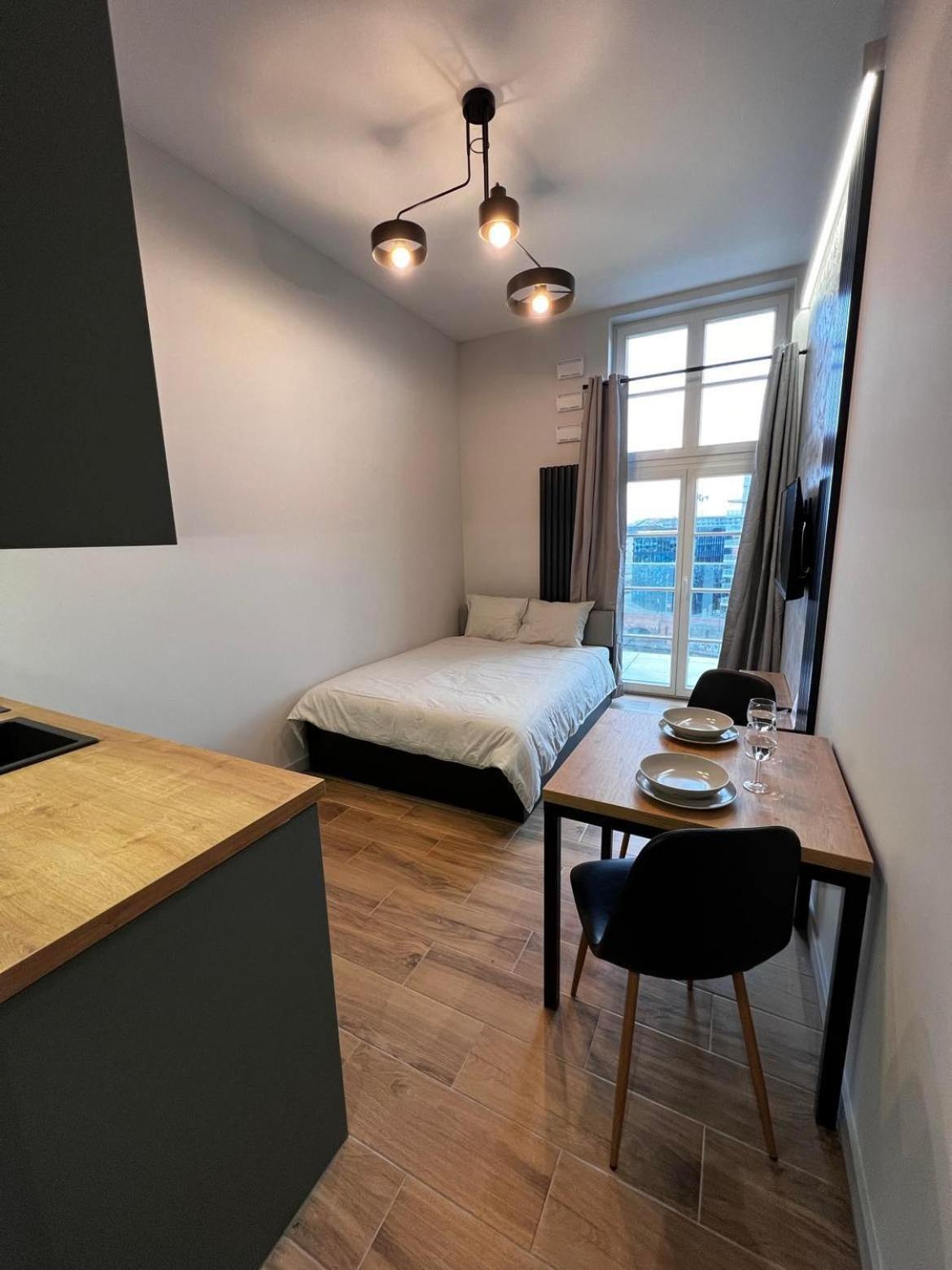 Property Apart - Plac Jana Pawla II Centrum Wroclaw Ngoại thất bức ảnh